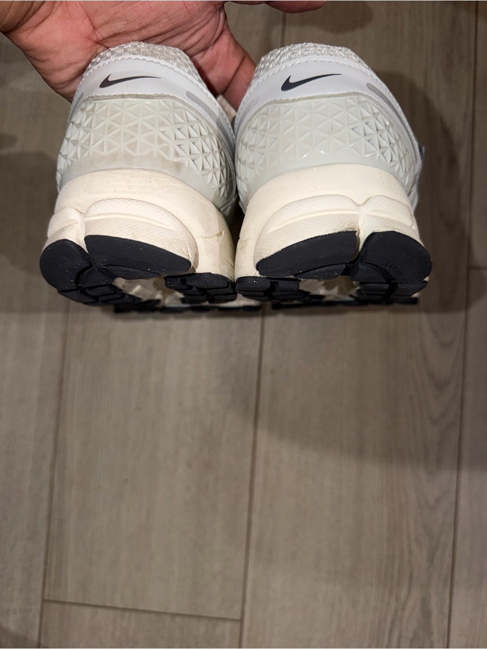 W Nike Vomero 5 - White & Metallic Silver WOMEN US SIZE 10.5 Men SIZE (9) - Picture 5 of 7